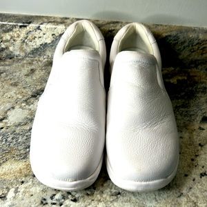 Nurse Mates slip on non-slip shoes for women. Size 9 1/2W